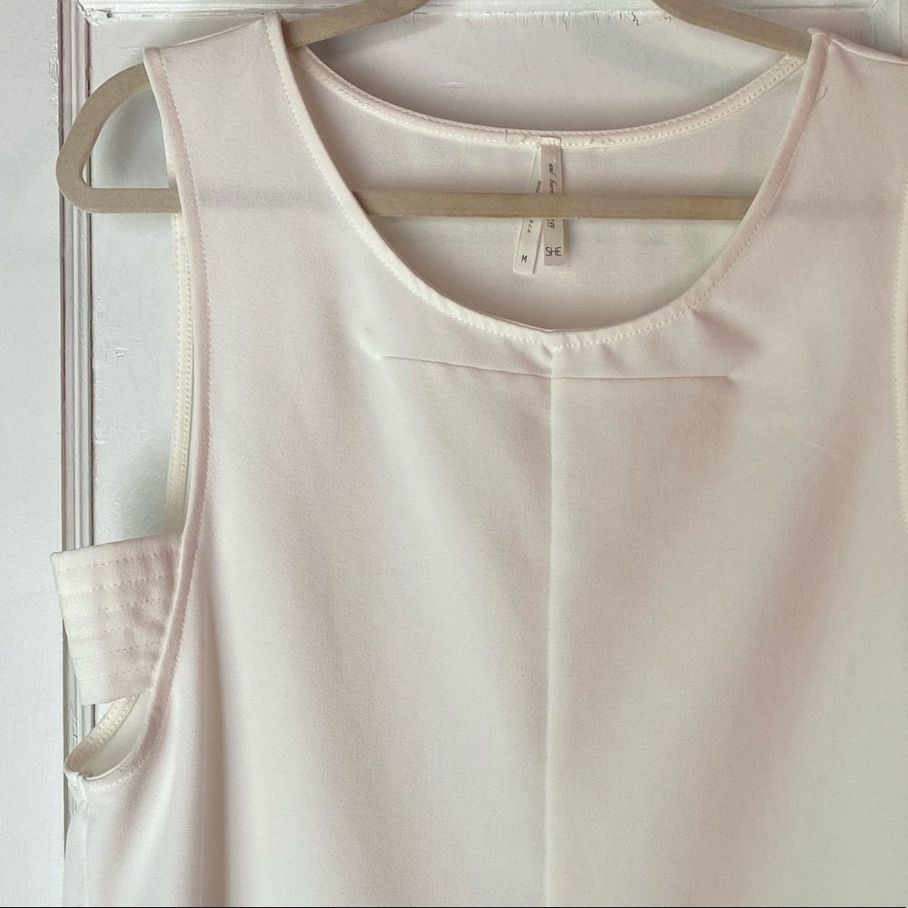 Sleeveless Exposed Side Bandage Top